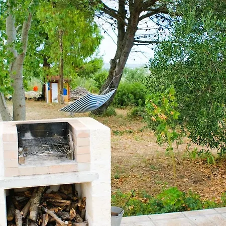 Trullo Rosa Bianca 오스투니